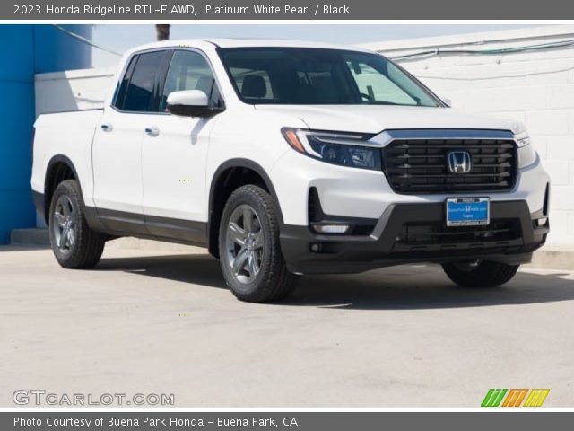 2023 Honda Ridgeline RTL-E AWD in Platinum White Pearl