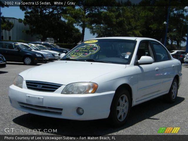2002 Kia Spectra LS Sedan in White