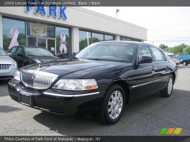 2009 Lincoln Town Car Signature Limited in Black