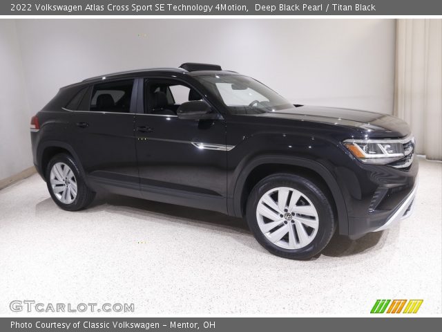 2022 Volkswagen Atlas Cross Sport SE Technology 4Motion in Deep Black Pearl