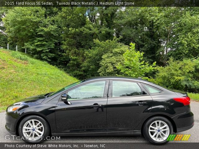 2015 Ford Focus SE Sedan in Tuxedo Black Metallic