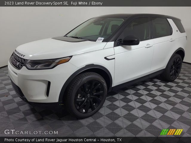 2023 Land Rover Discovery Sport SE in Fuji White