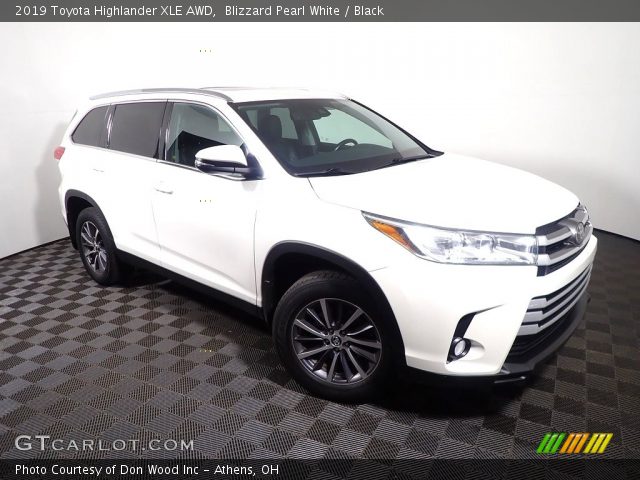 2019 Toyota Highlander XLE AWD in Blizzard Pearl White
