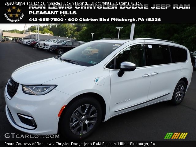 2023 Chrysler Pacifica Pinnacle Plug-In Hybrid in Bright White