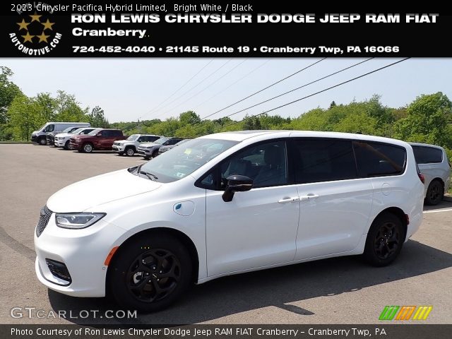 2023 Chrysler Pacifica Hybrid Limited in Bright White
