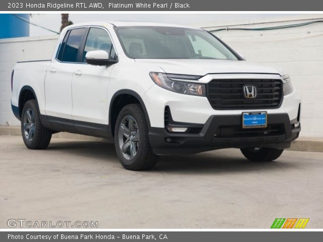 2023 Honda Ridgeline RTL AWD in Platinum White Pearl