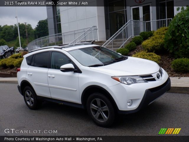 2015 Toyota RAV4 XLE AWD in Super White