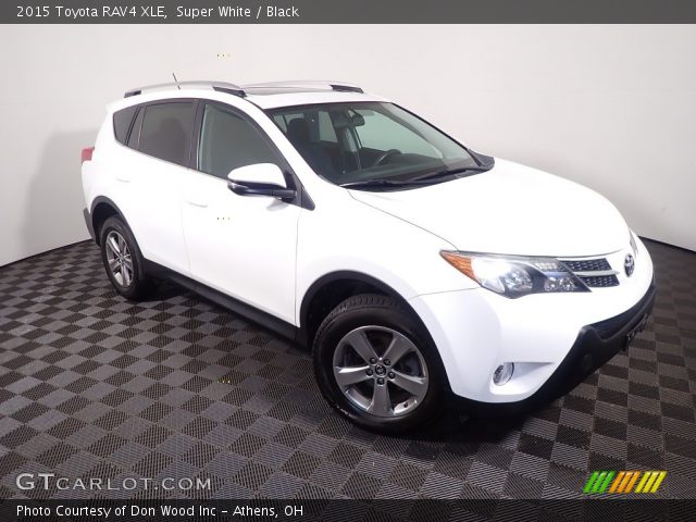 2015 Toyota RAV4 XLE in Super White
