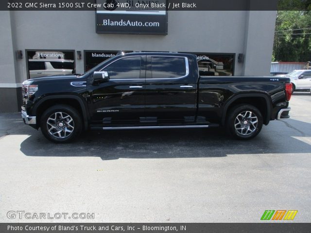2022 GMC Sierra 1500 SLT Crew Cab 4WD in Onyx Black
