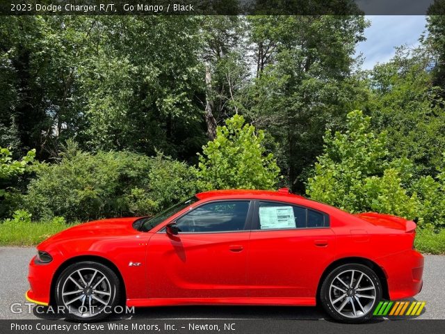 2023 Dodge Charger R/T in Go Mango