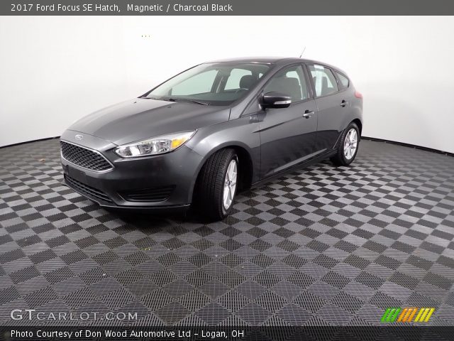 2017 Ford Focus SE Hatch in Magnetic