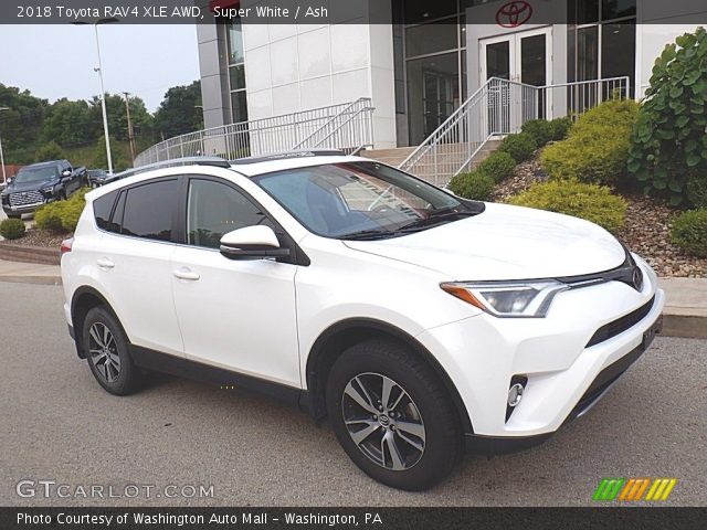 2018 Toyota RAV4 XLE AWD in Super White