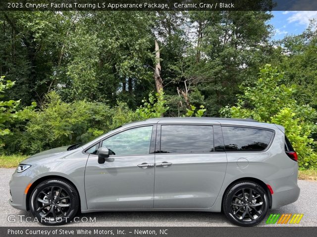 2023 Chrysler Pacifica Touring L S Appearance Package in Ceramic Gray