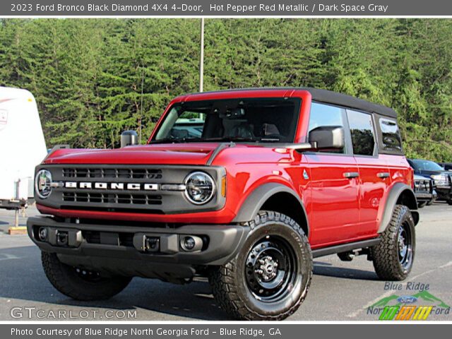 2023 Ford Bronco Black Diamond 4X4 4-Door in Hot Pepper Red Metallic