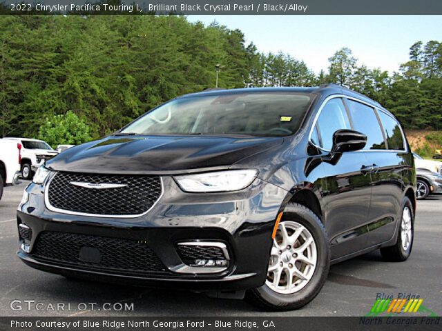 2022 Chrysler Pacifica Touring L in Brilliant Black Crystal Pearl