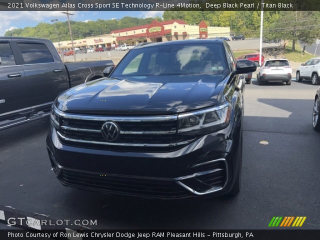 2021 Volkswagen Atlas Cross Sport SE Technology R-Line 4Motion in Deep Black Pearl