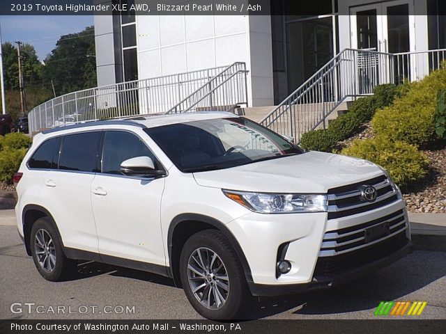 2019 Toyota Highlander XLE AWD in Blizzard Pearl White