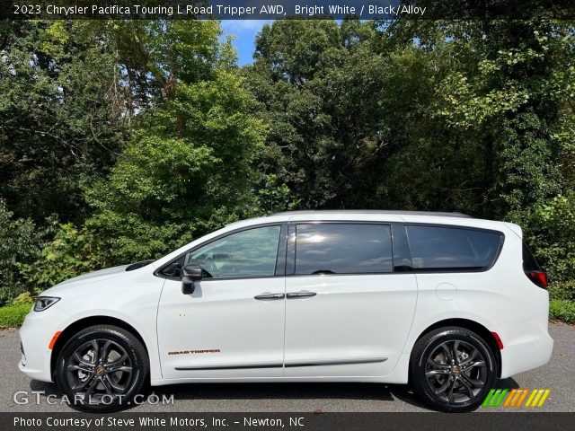 2023 Chrysler Pacifica Touring L Road Tripper AWD in Bright White