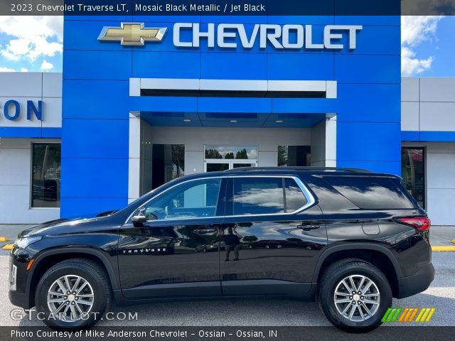 2023 Chevrolet Traverse LT in Mosaic Black Metallic
