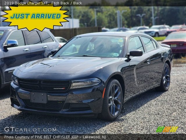 2019 Dodge Charger SXT in Pitch Black