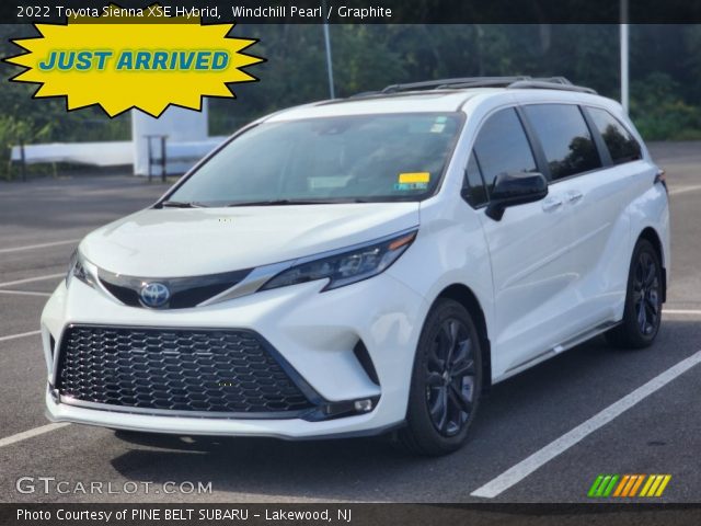 2022 Toyota Sienna XSE Hybrid in Windchill Pearl
