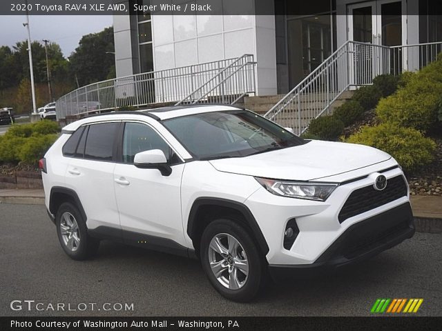 2020 Toyota RAV4 XLE AWD in Super White