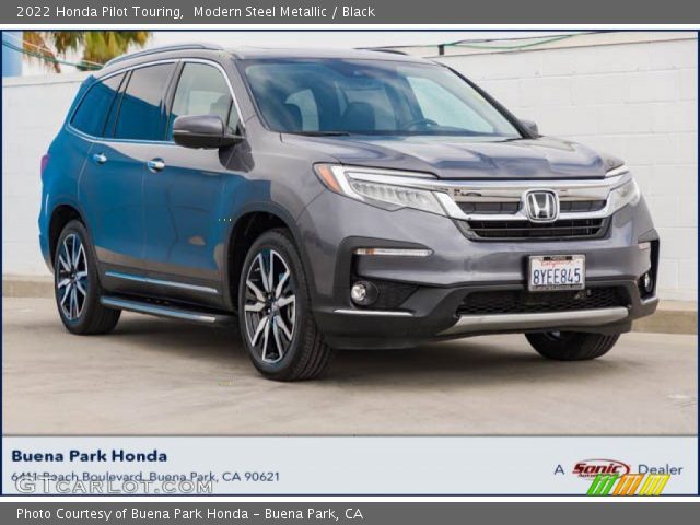 2022 Honda Pilot Touring in Modern Steel Metallic