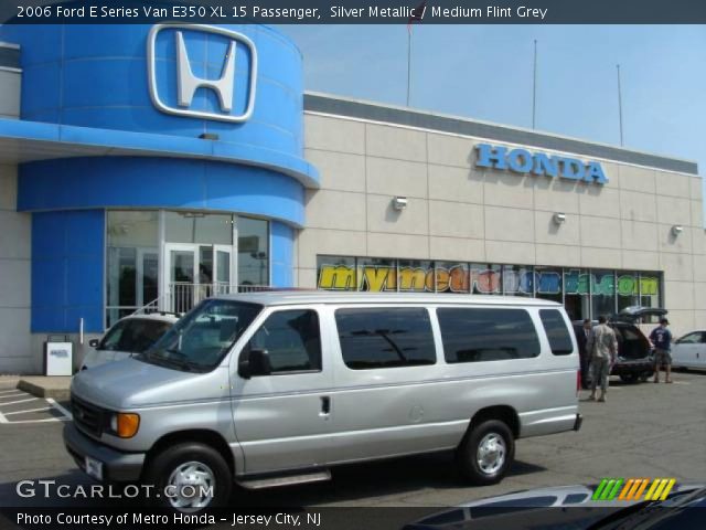 2006 Ford E Series Van E350 XL 15 Passenger in Silver Metallic