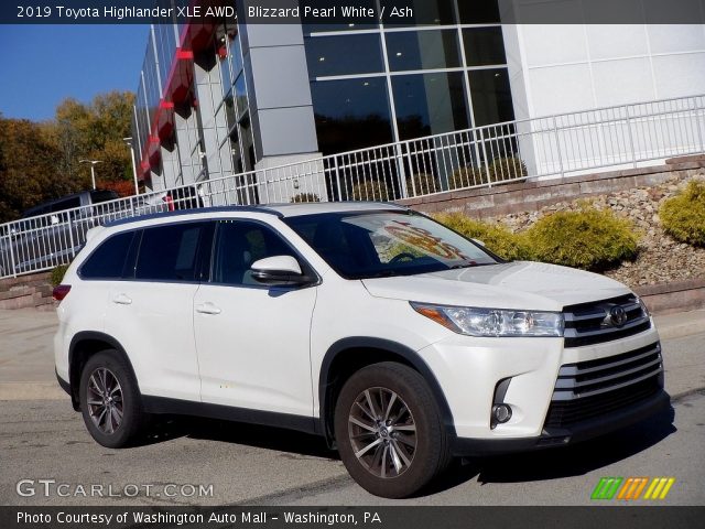 2019 Toyota Highlander XLE AWD in Blizzard Pearl White