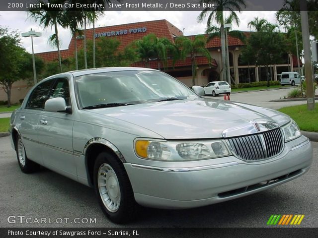 2000 Lincoln Town Car Executive in Silver Frost Metallic