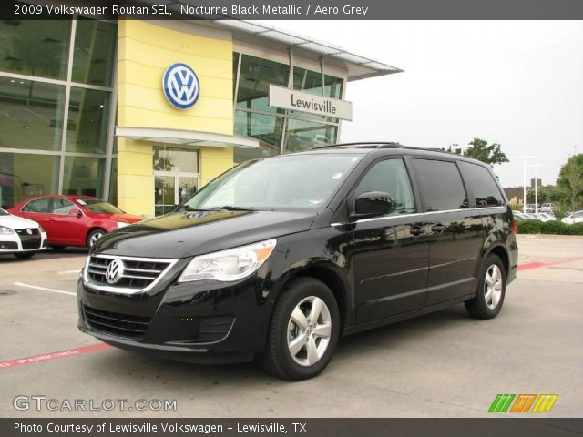 2009 Volkswagen Routan SEL in Nocturne Black Metallic