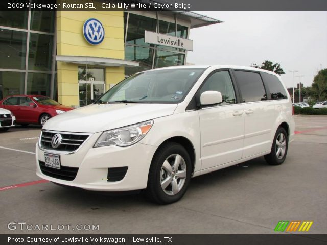 2009 Volkswagen Routan SEL in Calla Lilly White