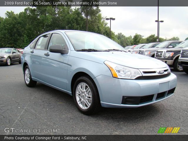 2009 Ford Focus SE Sedan in Light Ice Blue Metallic