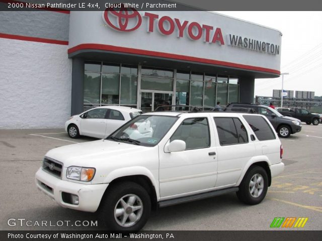 2000 Nissan Pathfinder LE 4x4 in Cloud White