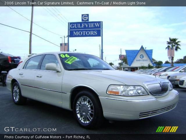 2006 Lincoln Town Car Signature Limited in Cashmere Tri-Coat