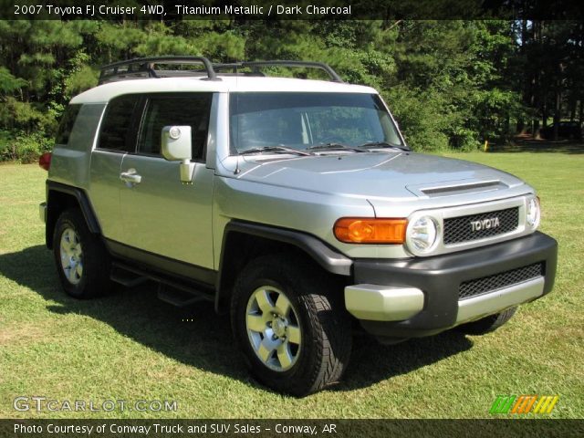 2007 Toyota FJ Cruiser 4WD in Titanium Metallic