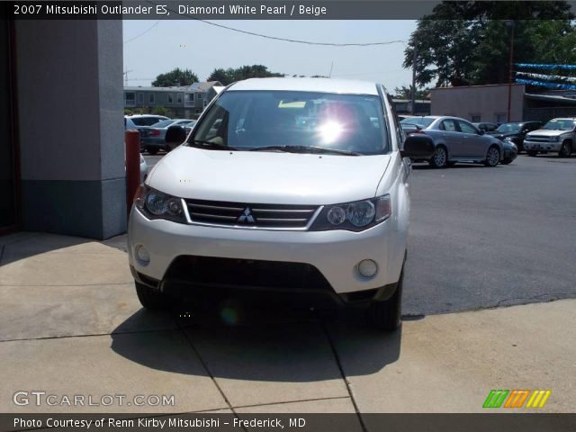 2007 Mitsubishi Outlander ES in Diamond White Pearl