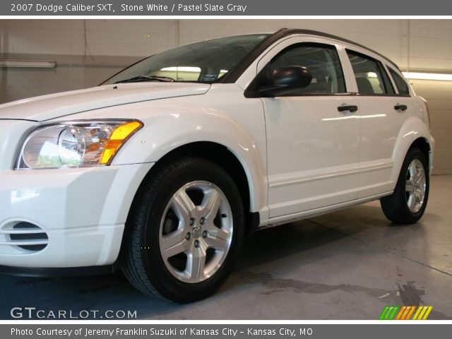 2007 Dodge Caliber SXT in Stone White