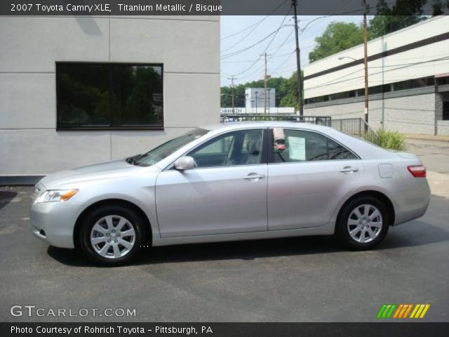2007 Toyota Camry XLE in Titanium Metallic