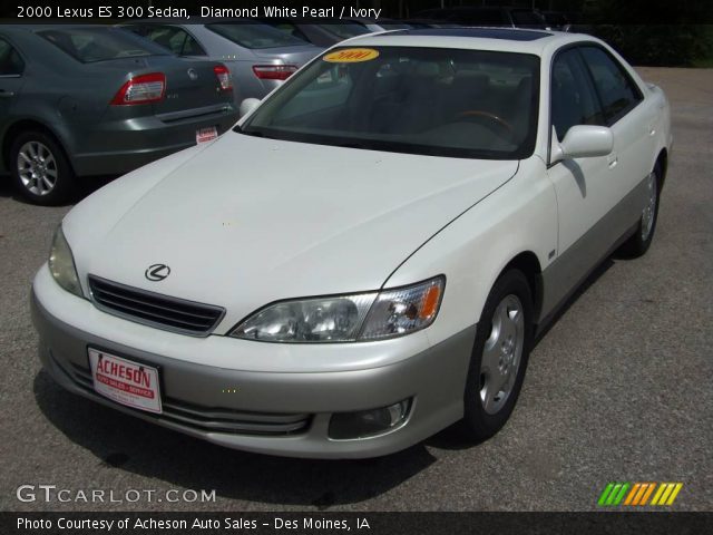 2000 Lexus ES 300 Sedan in Diamond White Pearl