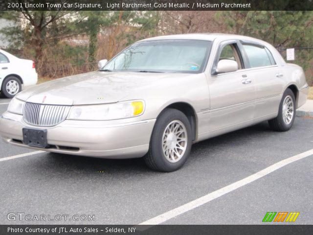 2001 Lincoln Town Car Signature in Light Parchment Gold Metallic