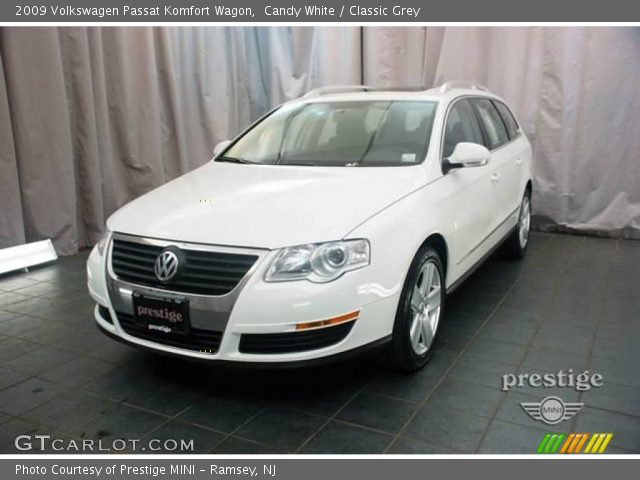 2009 Volkswagen Passat Komfort Wagon in Candy White