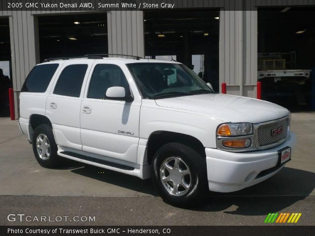 2005 GMC Yukon Denali AWD in Summit White