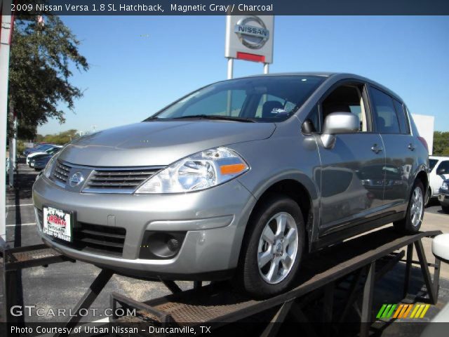 2009 Nissan Versa 1.8 SL Hatchback in Magnetic Gray