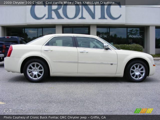 2009 Chrysler 300 C HEMI in Cool Vanilla White