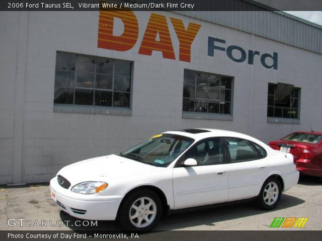 2006 Ford Taurus SEL in Vibrant White