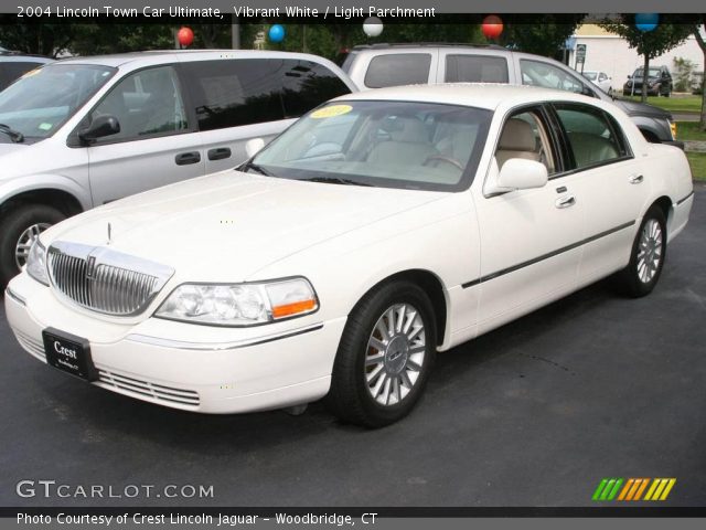 2004 Lincoln Town Car Ultimate in Vibrant White