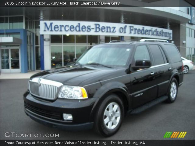 2005 Lincoln Navigator Luxury 4x4 in Black Clearcoat