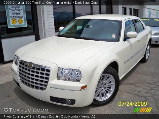 2009 Chrysler 300 Touring in Cool Vanilla White