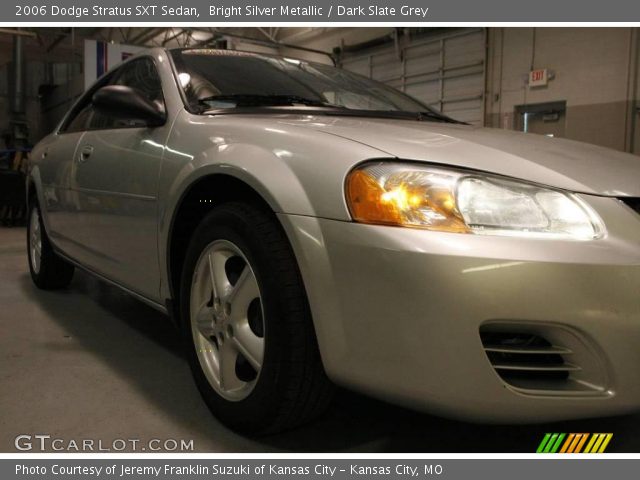 2006 Dodge Stratus SXT Sedan in Bright Silver Metallic